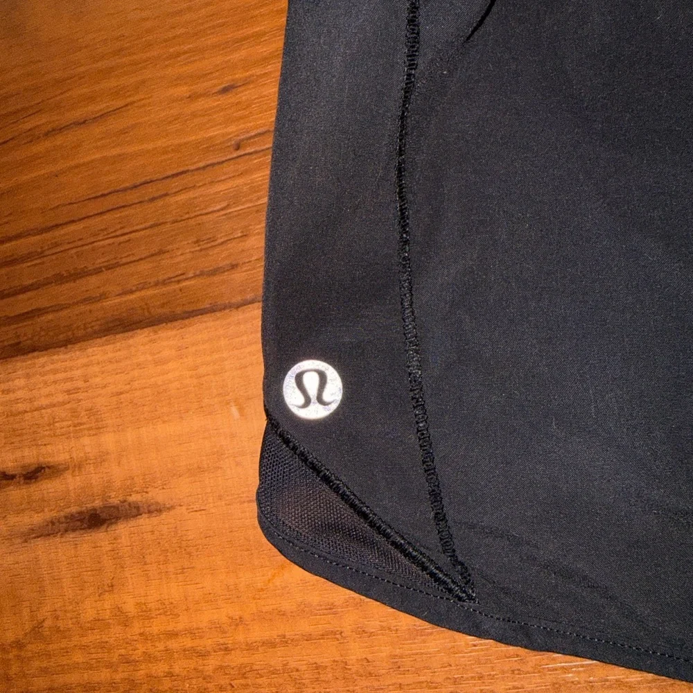 Excellent Lululemon Hotty Hot Short II Long 4" Low Rise Black Size:0/ 00 - Picture 8 of 13